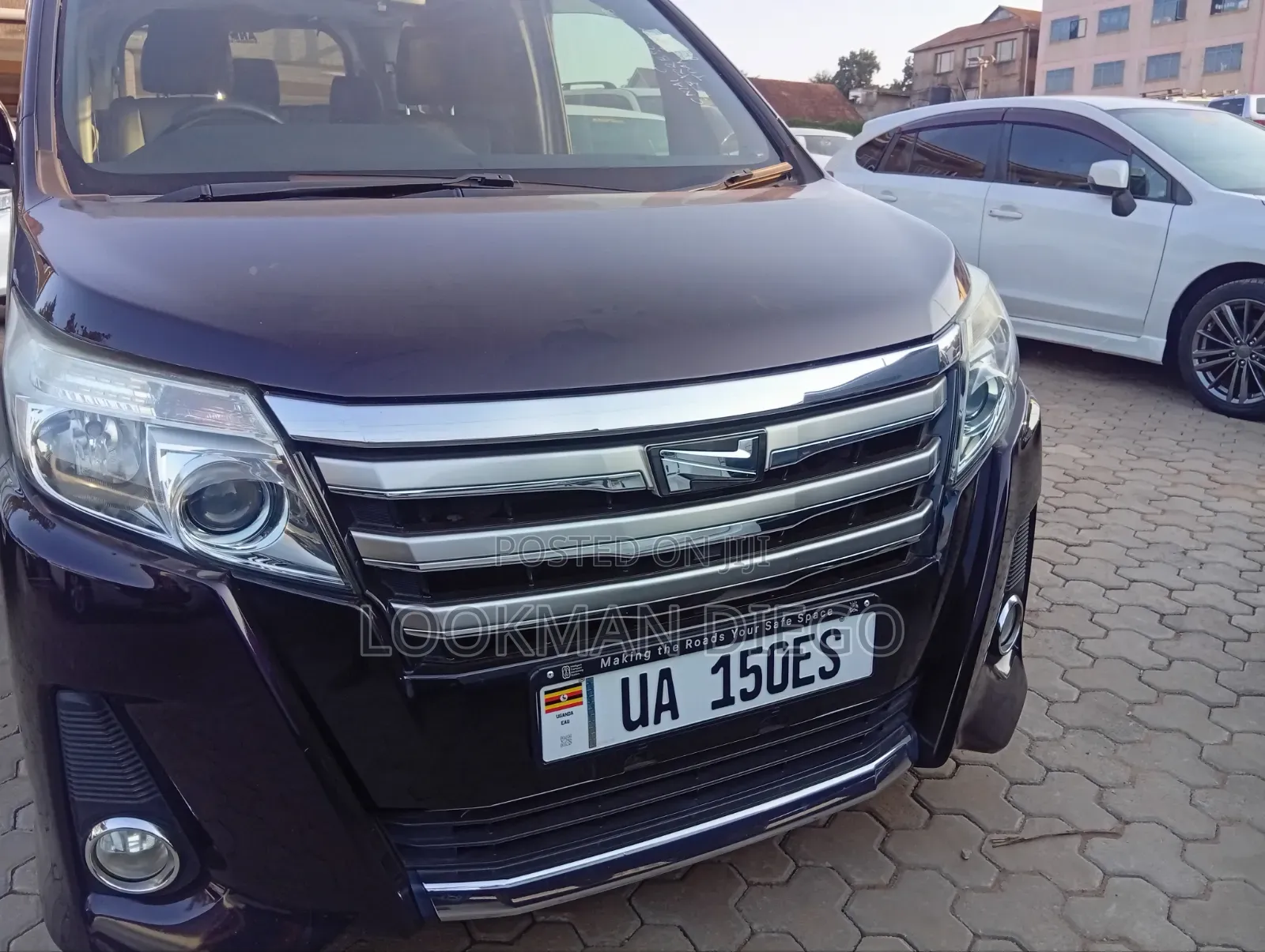 Toyota Noah 2.0 AWD (8 Seater) 2014 Maroon