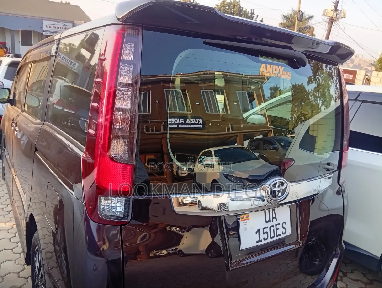 Toyota Noah 2.0 AWD (8 Seater) 2014 Maroon