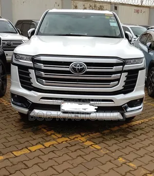 Toyota Land Cruiser 2021 White