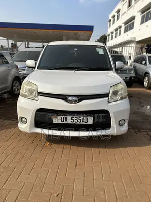 Toyota Sienta 2012 White