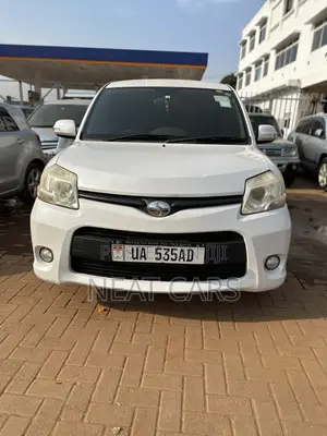 Toyota Sienta 2012 White