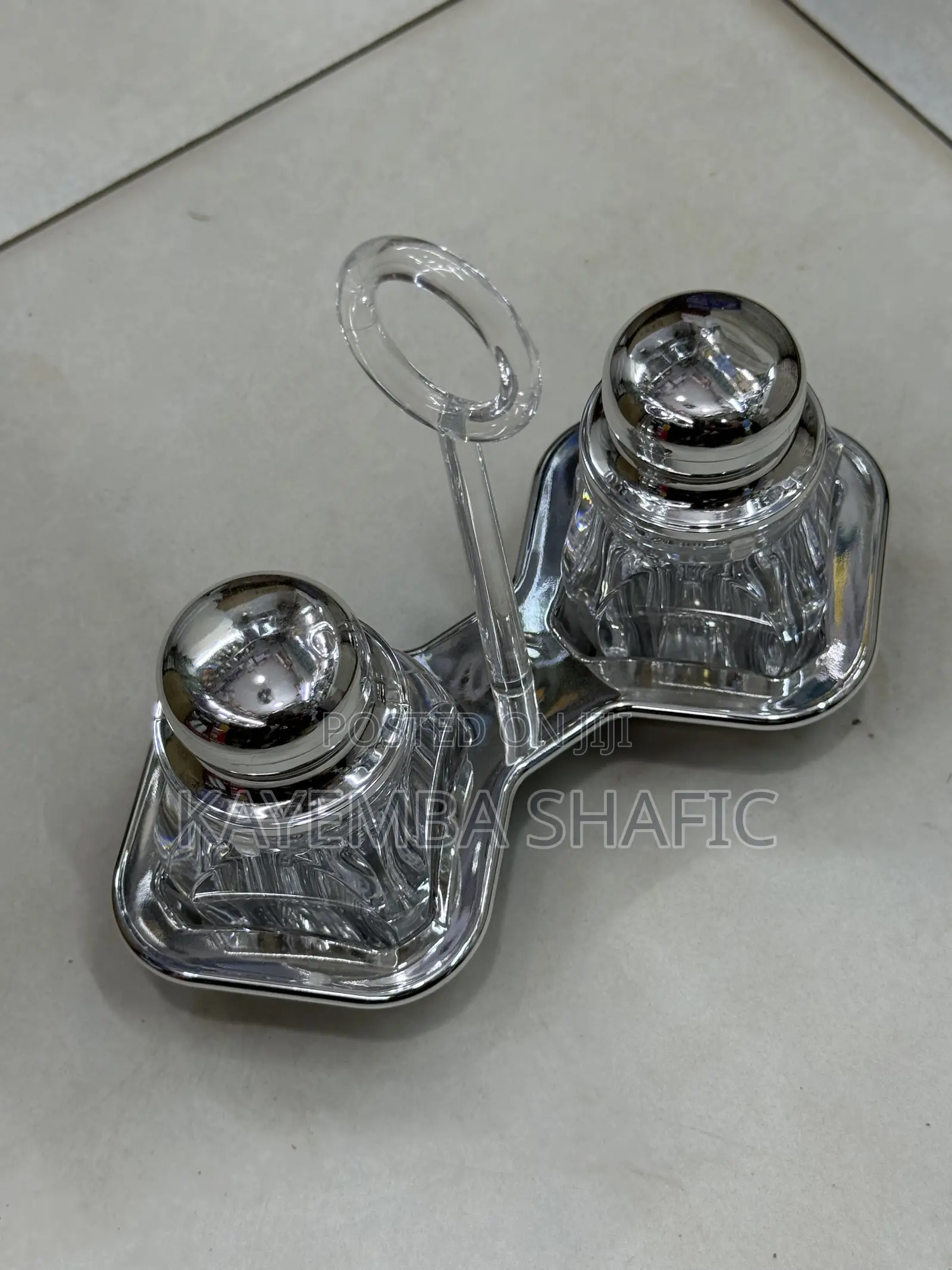 Elegant Acrylic Salt and Pepper Shaker Set With Holder