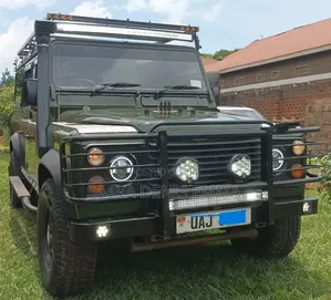 Land Rover Defender 2000 Green