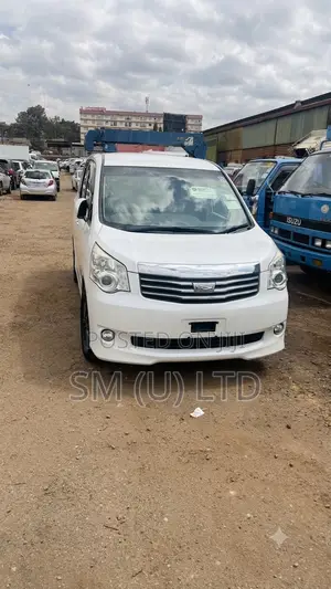 Toyota Noah 2013 White