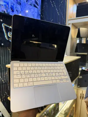 New Laptop Apple 8GB SSD 512GB