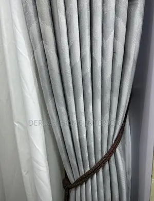 Grey/Curtain