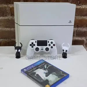 White Ps4 Standard With 12 Games and 2 Controllers. Chipped Uk Used
