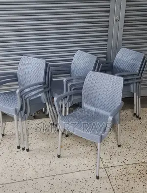 Affordable Fancy Plastic Chairs
