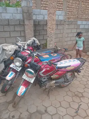 TVS HLX 125 1998 Red