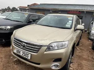 Toyota Vanguard 2010 Gold