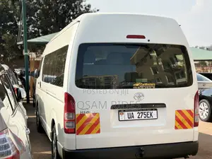 Toyota HiAce 2022 White