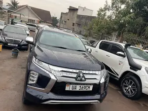 Mitsubishi Pajero Sport 2021 Blue