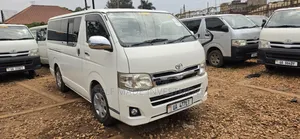 Toyota HiAce 2013 White