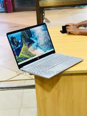 New Laptop HP 15-fd1020ns 8GB Intel Core i5 SSD 256GB