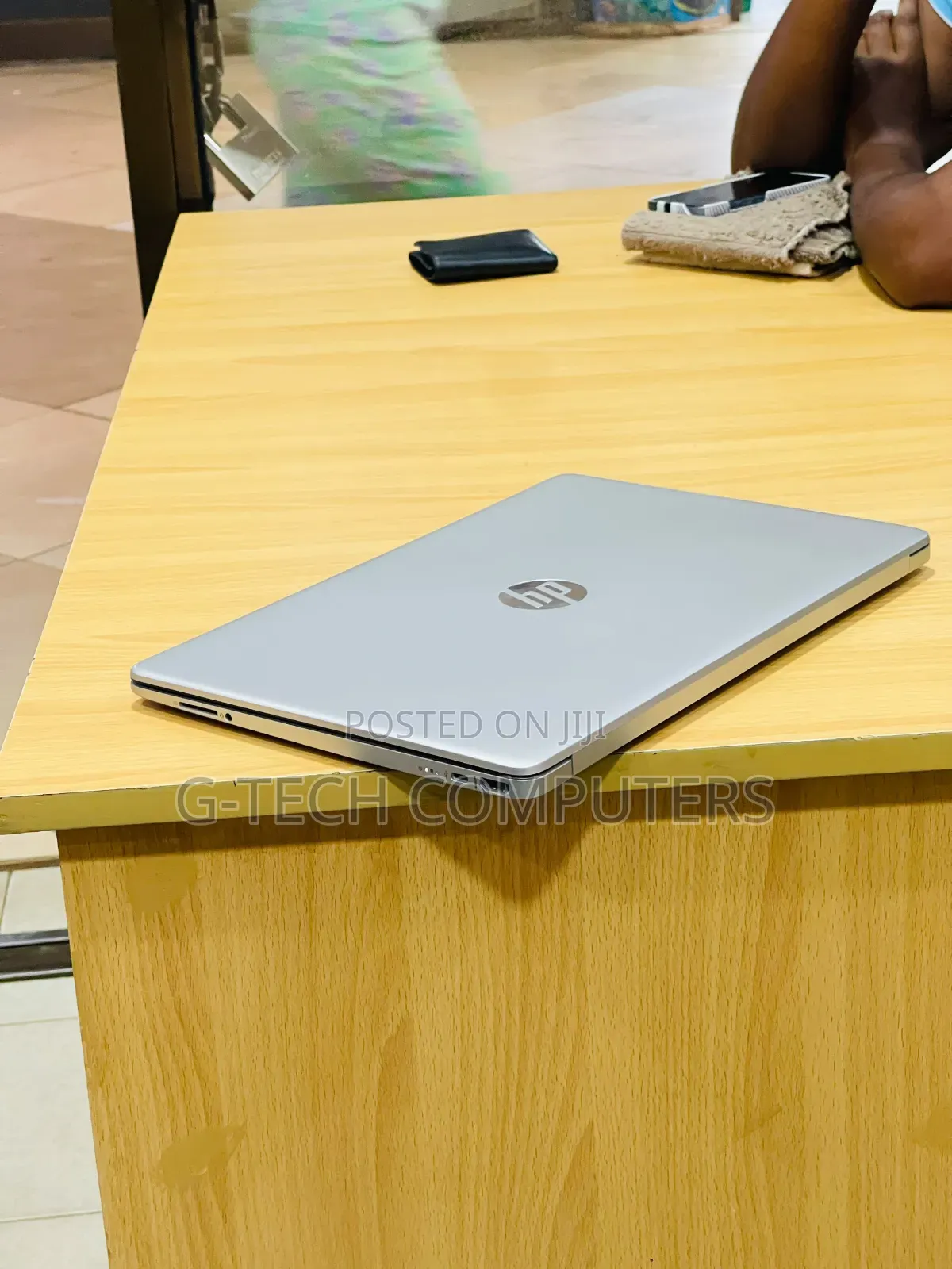 New Laptop HP 15-fd1020ns 8GB Intel Core i5 SSD 256GB