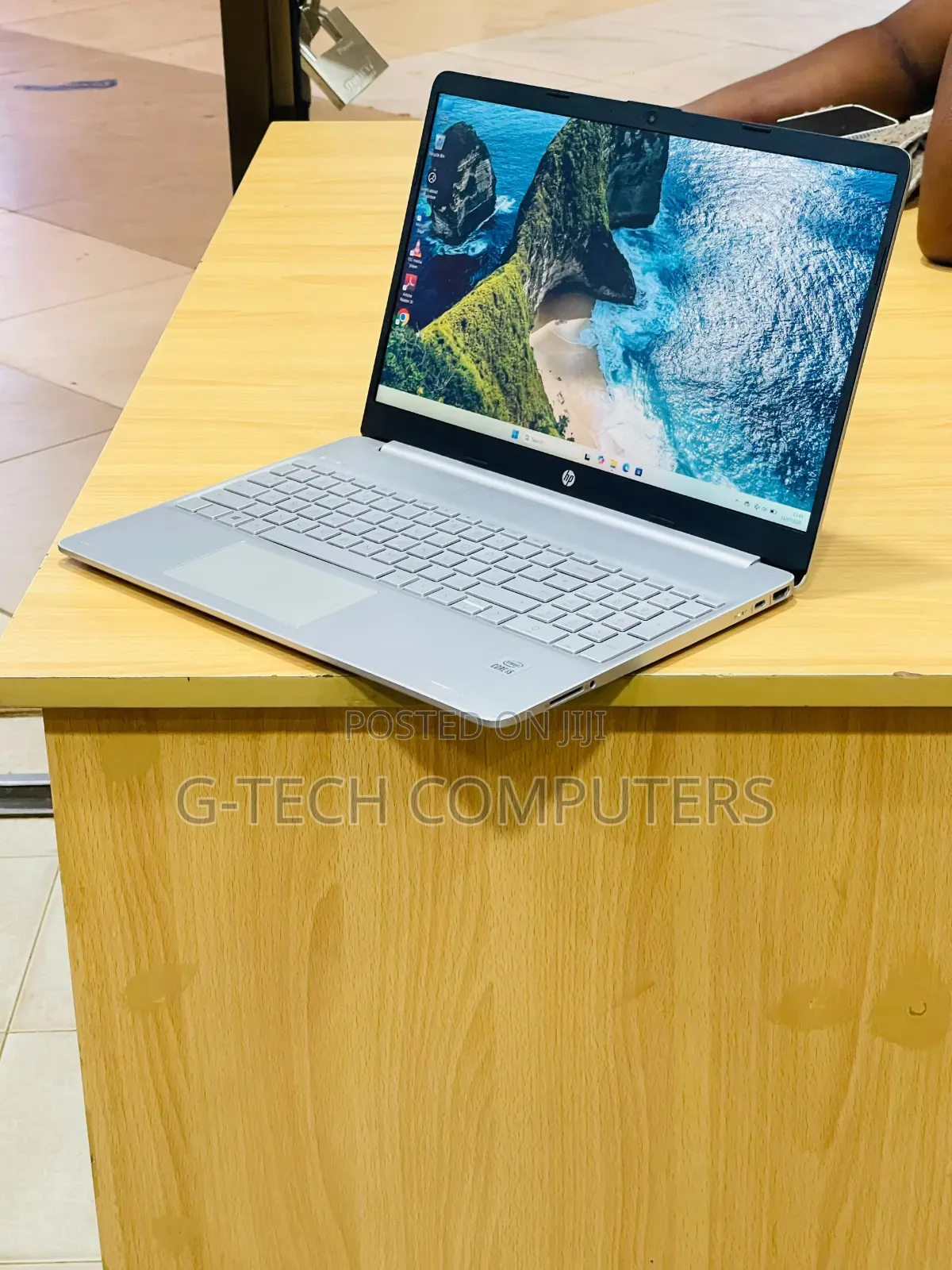 New Laptop HP 15-fd1020ns 8GB Intel Core i5 SSD 256GB