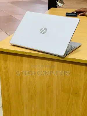 New Laptop HP 15-fd1020ns 8GB Intel Core i5 SSD 256GB