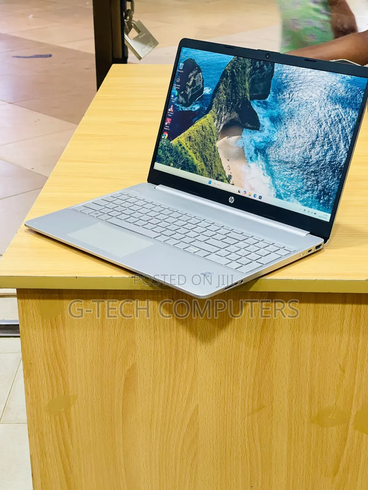 New Laptop HP 15-fd1020ns 8GB Intel Core i5 SSD 256GB