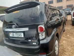 Toyota Corolla Rumion 2011 Black
