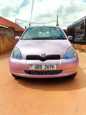 Toyota Vitz 2000 Pink