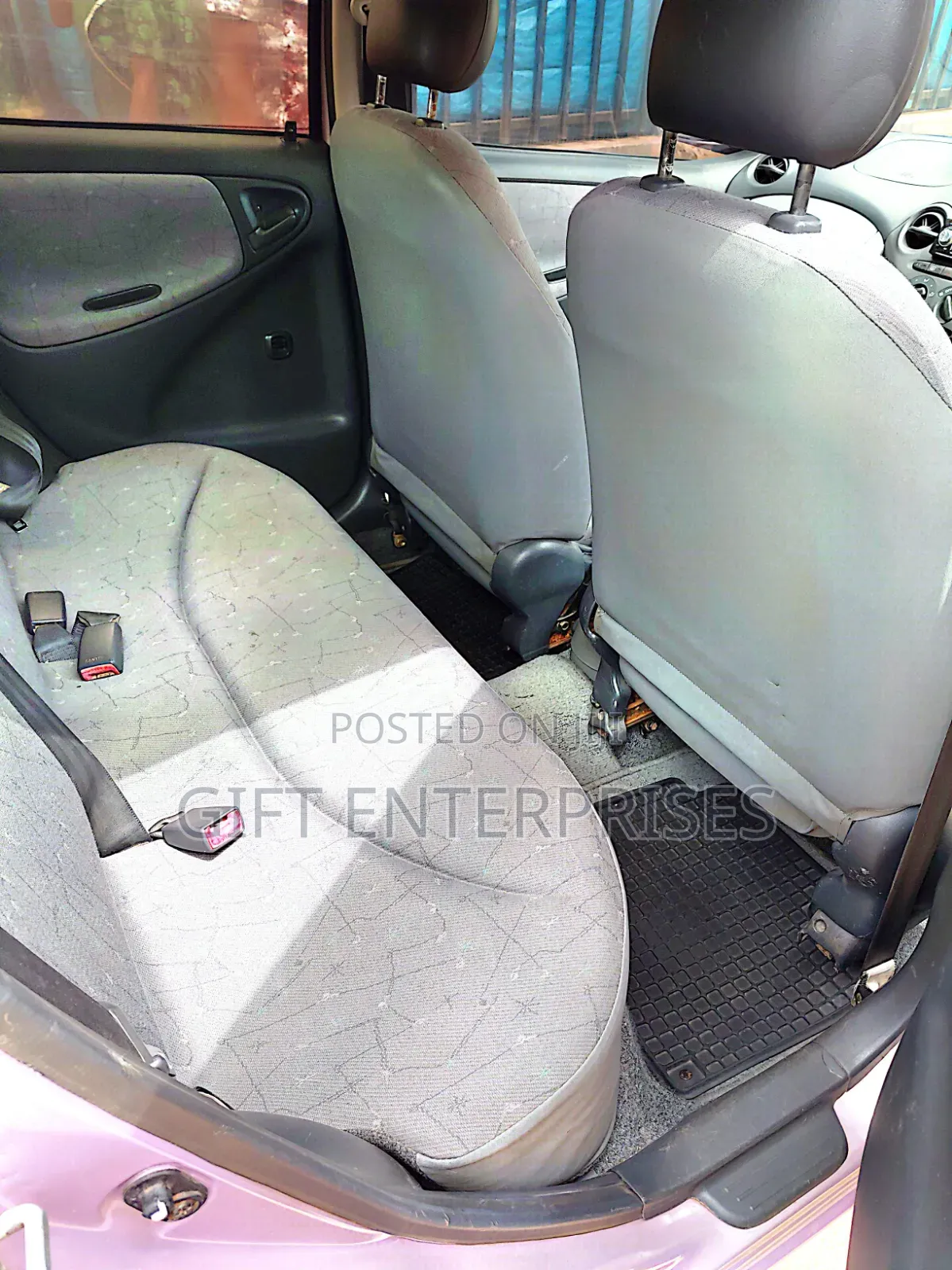 Toyota Vitz 2000 Pink