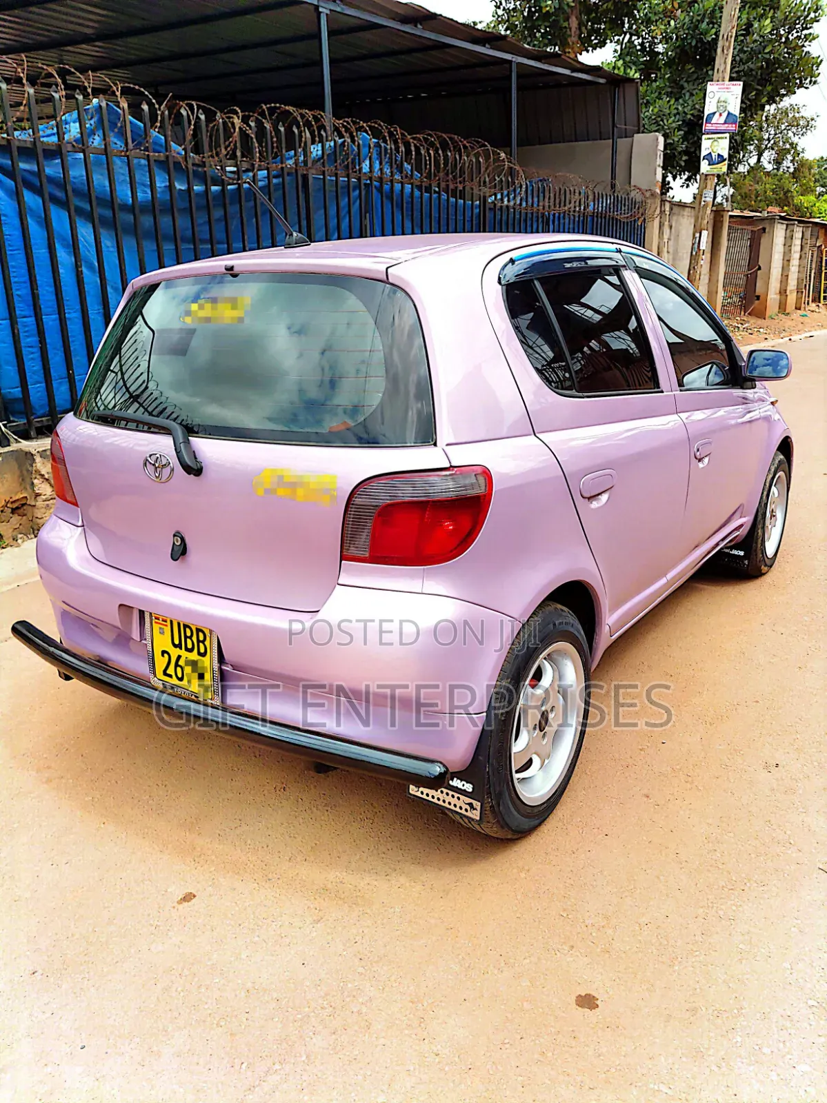 Toyota Vitz 2000 Pink