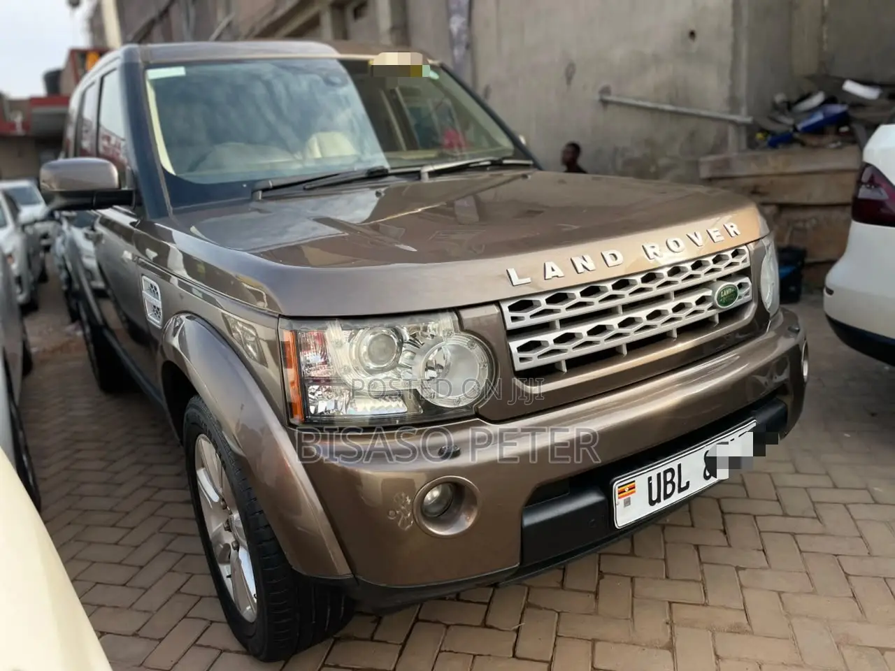 Land Rover Discovery 2014 Gold