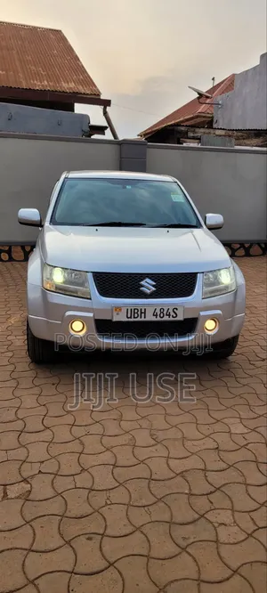 Suzuki Escudo 2005 Silver