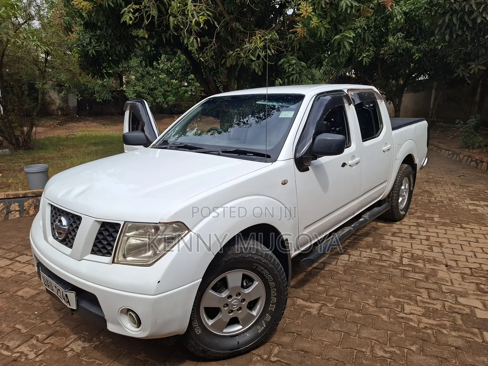 Nissan Navara 2011 White