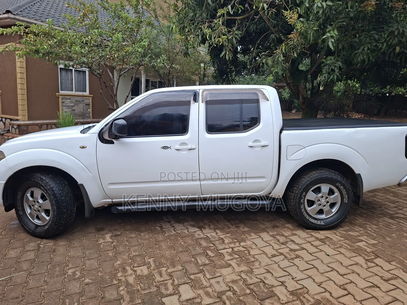 Nissan Navara 2011 White