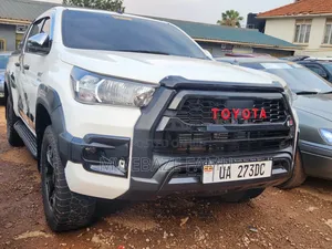 Toyota Hilux 2018 White