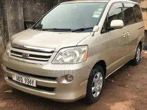 Toyota Noah 2005 Gold