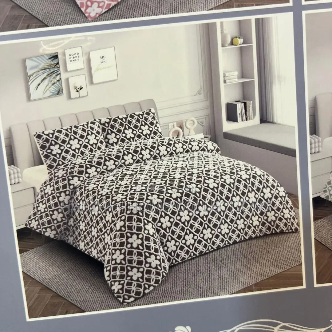 6 by 6 Tuft Duvet With 4 Pieces