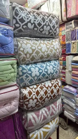 6 by 6 Tuft Duvet With 4 Pieces