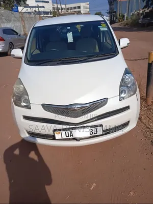 Toyota Ractis 1.3 FWD 2011 White