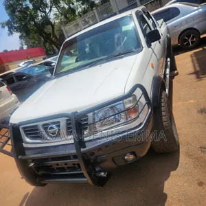 Nissan Hardbody 2010 White