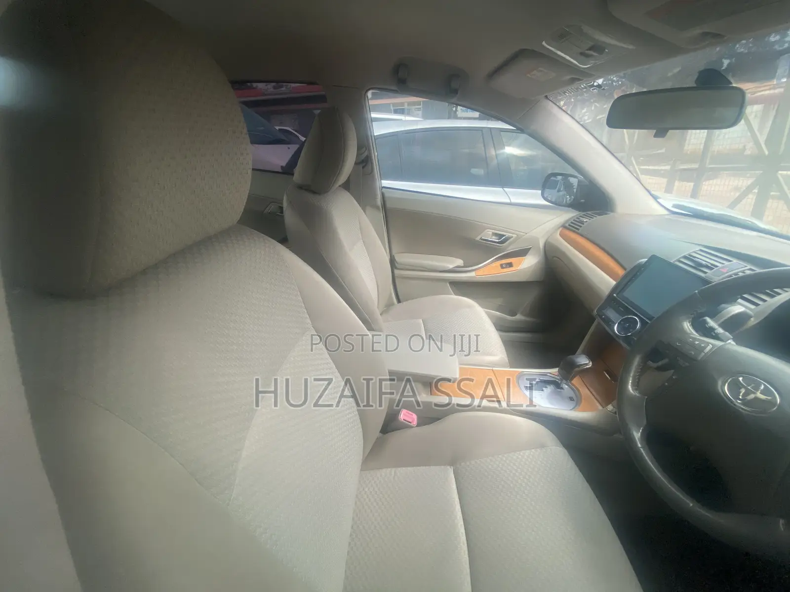 Toyota Premio 2011 Silver