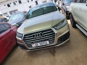 Audi Q7 2022 Gray