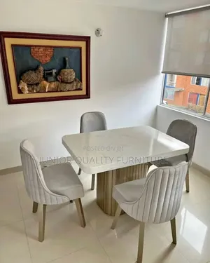 Simple Classic 4seater Dinning Table