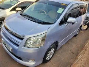 Toyota Noah 2010 Blue