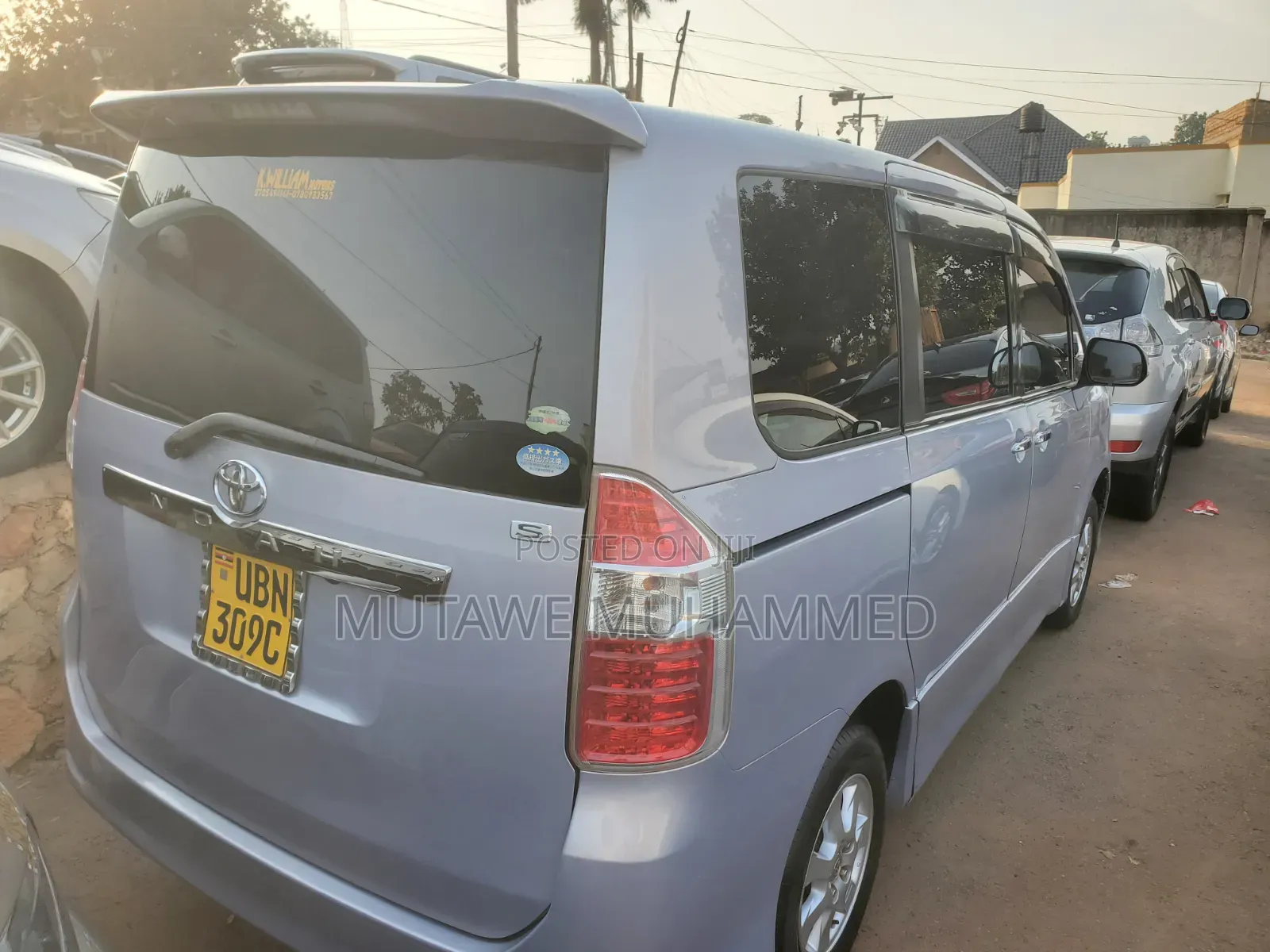 Toyota Noah 2010 Blue