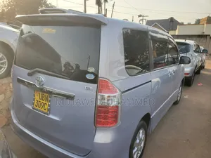 Toyota Noah 2010 Blue