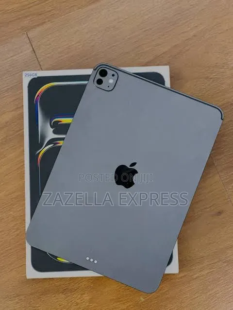 New Apple iPad Pro 13 (2025) 256 GB Black