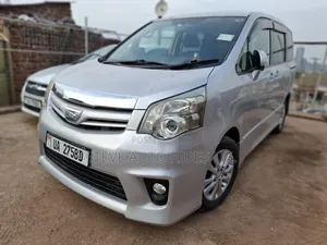 Toyota Noah 2012 Silver