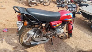 Bajaj Boxer 125 2022 Red