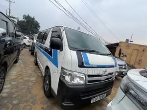 Toyota HiAce 2015 White