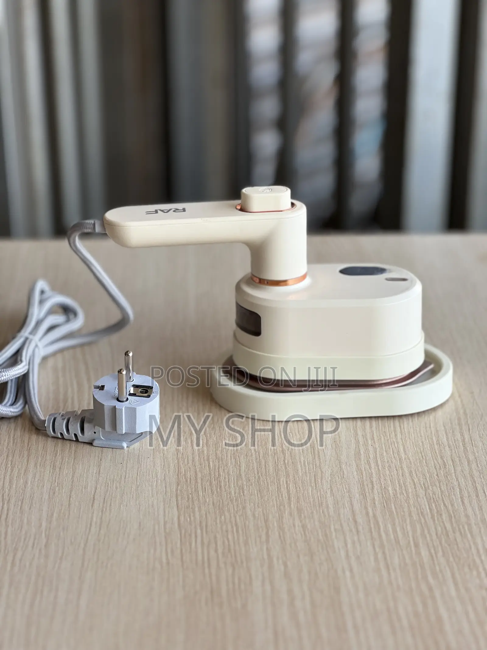 Mini Steam Iron – Small Size, Powerful Steam