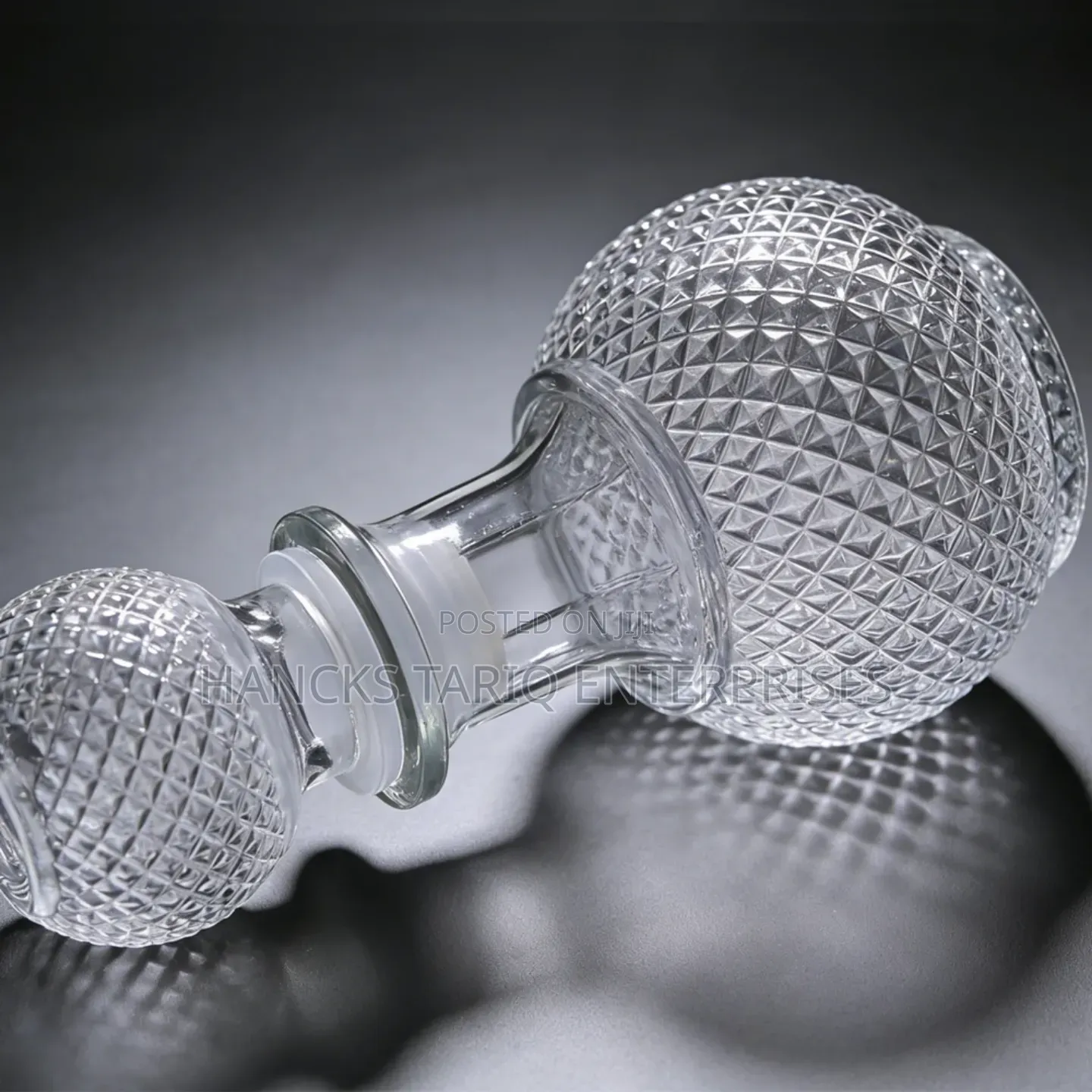 Elegant Diamond-textured Decorative Glass Vase