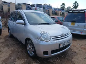 Toyota Sienta 2008 Silver
