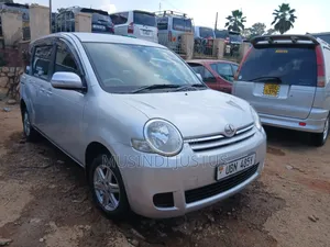 Toyota Sienta 2008 Silver
